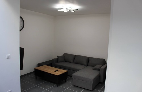 Roye Apartment | Atypical apartment with veranda in city center