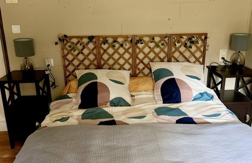 Arles Bed & Breakfast | Atypical bed and breakfast on our barge in the Camargue.2-person room max.