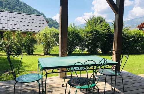 Samoens Ski Chalet | Atypical Chalet for 10 with Terrace, Parking & Wi-Fi in Quiet Area