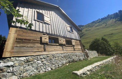 Entremont Ski Chalet | Atypical chalet in alpine pastures