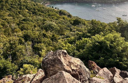 Les-Saintes House | Atypical house