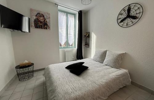 Saint-Amand-Montrond Apartment | Au 15 - Charmant Studio hyper centre