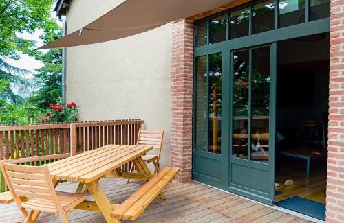 La Tour-de-Salvagny Apartment | Au calme, grand appartement avec terrasse et parking