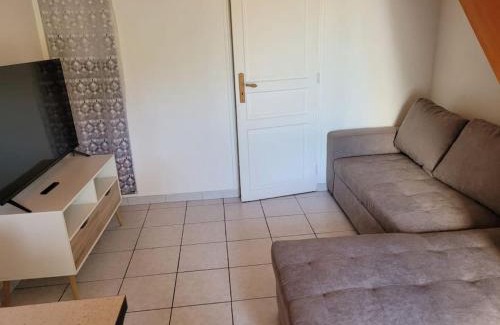 Chalons-en-Champagne Apartment | Au calme - Maison duplex et parking