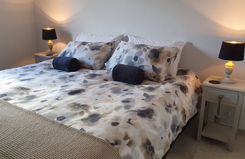 Magalas Apartment | 'Au Coeur des Vignes' - private apartment & garden