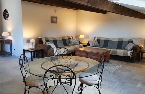 Magalas Apartment | 'Au Coeur des Vignes' - private apartment & garden