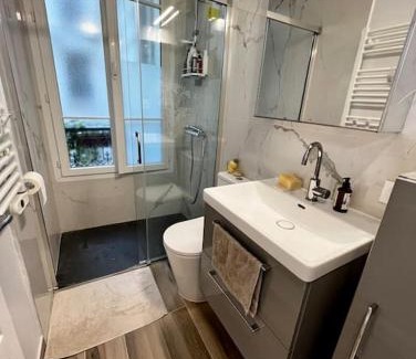 Ternes Apartment | Au coeur du marché Poncelet et à 2 pas de l'Arc de Triomphe - appartement 6 personnes et 1 bébé, sdb, 2 WC