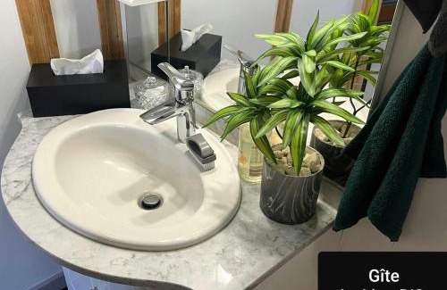 Les Roches-l'Eveque Apartment | Au Lion d'Or