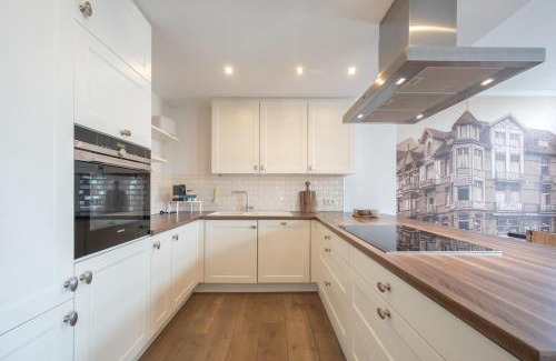 De Haan Apartment | Au Louvre De Haan