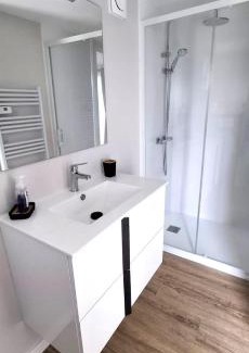 Plougourvest Apartment | Au numéro 7 - Entre terre et Mer - Jaccuzi privatif