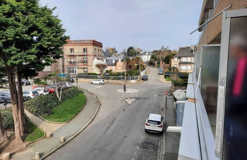 Dinard Apartment | AU Pied DE LA Plage DE L'ecluse, Studio Atypique