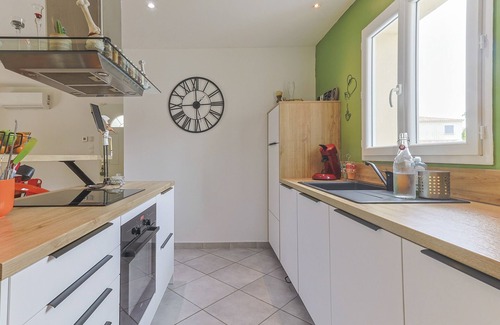 Chateaurenard Villa | Au Pied des Tours - on walking distance from Chateaurenard.