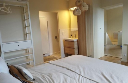 Huy Apartment | Au pied du mur