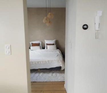 Huy Apartment | Au pied du mur