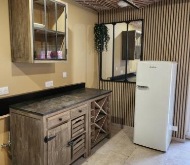 Gosnay Apartment | AU TEMPS JADIS - Gîte Atypique dans une ancienne Etable Cour privée