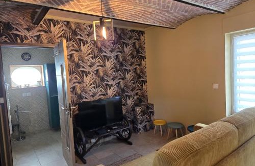 Gosnay Apartment | AU TEMPS JADIS - Gîte Atypique dans une ancienne Etable Cour privée