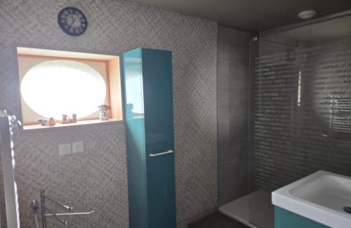 Gosnay Apartment | AU TEMPS JADIS - Gîte Atypique dans une ancienne Etable Cour privée