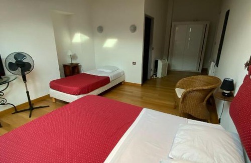 Vinezac Hotel | auberge des trois ami-es