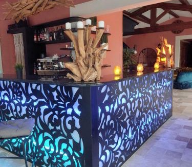 Bormes-Les-Mimosas Bed & Breakfast | Auberge du Dom