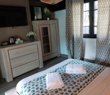 Bormes-Les-Mimosas Bed & Breakfast | Auberge du Dom