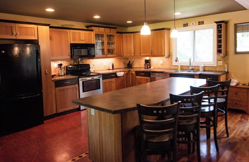 Golden House | Auberge Kicking Horse Guest House