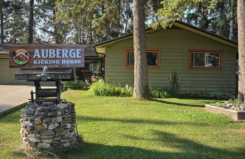 Golden House | Auberge Kicking Horse Guest House