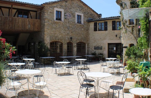 Chabrillan Hotel | Auberge La Plaine