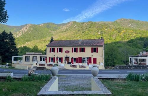 Laviolle Hotel | Auberge les plantades