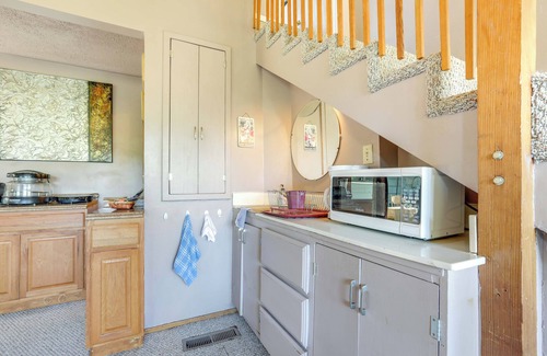 North Auburn Cottage | Auburn Cottage w/Patios & Garden - 3 Mi to Town!