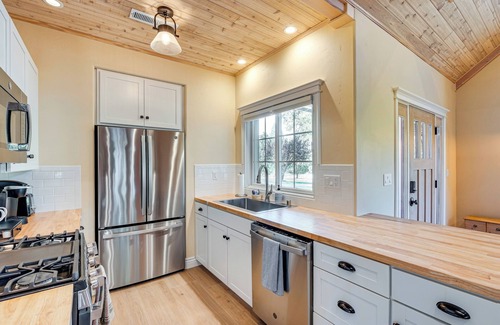 Auburn Cottage | Auburn Farmhouse w/Fireplace, Close to Wineries
