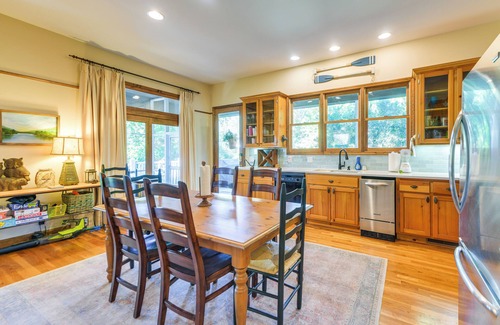 Smith Mountain Estates House | Auburn Game Day Getaway on Lake Martin w/Dock!
