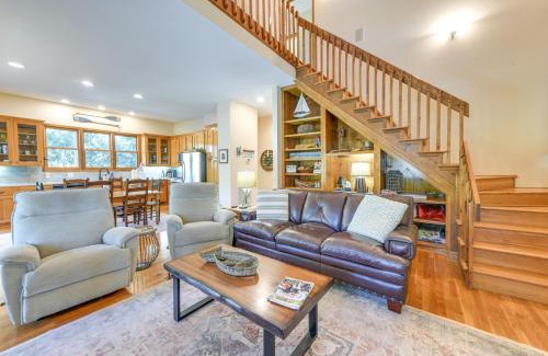 Smith Mountain Estates House | Auburn Game Day Getaway on Lake Martin with Dock!