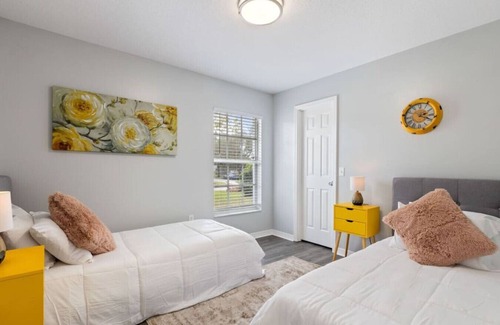 Auburndale House | Auburndale Getaway Luxurious Style Open Floorplan