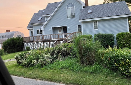 Tiverton House | Audrain Car WeekAmazing View Water Front Private Beach Big Yard Close To Newport