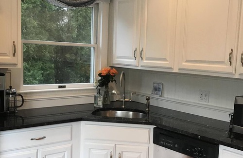 Bellevue Avenue Historic District House | August 2023 Contact host for specials-Downtown Newport