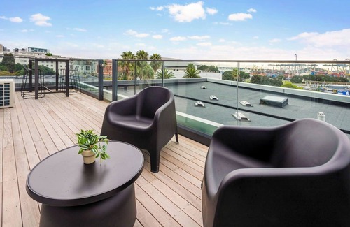 Parnell Apartment | Augustus Haven Apartment with Parking and Air-Con