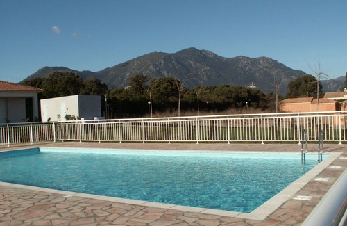 Prunete Villa | Aulyna residence, sea view, beachfront, with swimming pool and air conditioning.