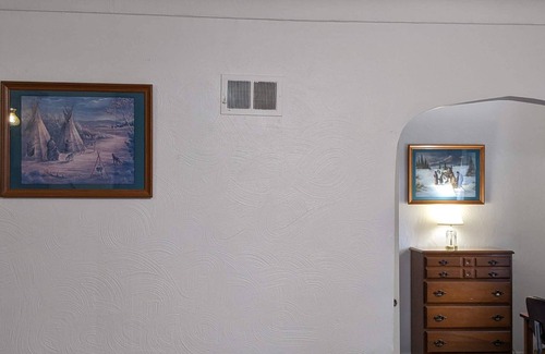 Dundee House | Aunt Rose's Place 2 BR Cottage on River Raisin Monroe Michigan