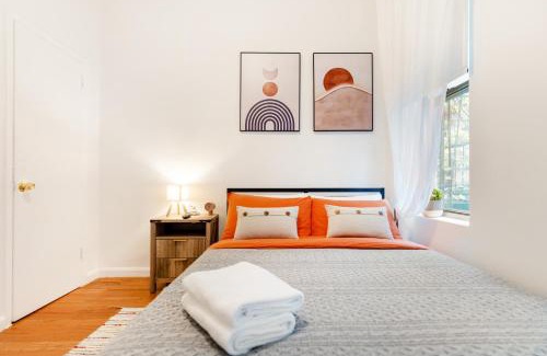 Midtown West Apartment | Aura Style 3BD Suite at Times Square Manhattan