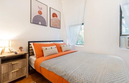 Midtown West Apartment | Aura Style 3BD Suite at Times Square Manhattan