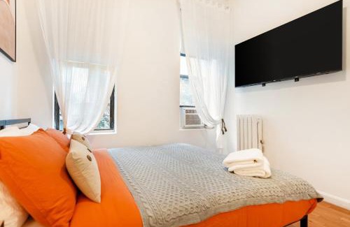 Midtown West Apartment | Aura Style 3BD Suite at Times Square Manhattan