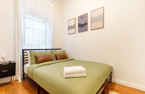 Midtown West Apartment | Aura Style 3BD Suite at Times Square Manhattan