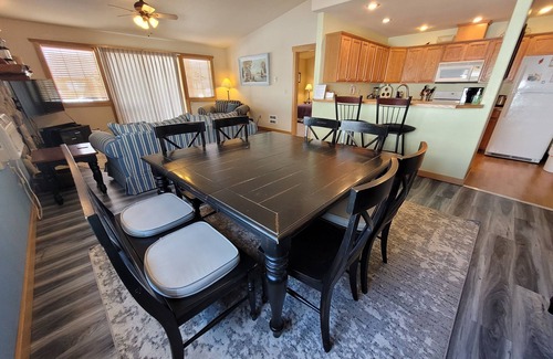 Winthrop Condo | Aurora Borealis-5 Minute Drive to Downtown Winthrop and Ski Trailhead!