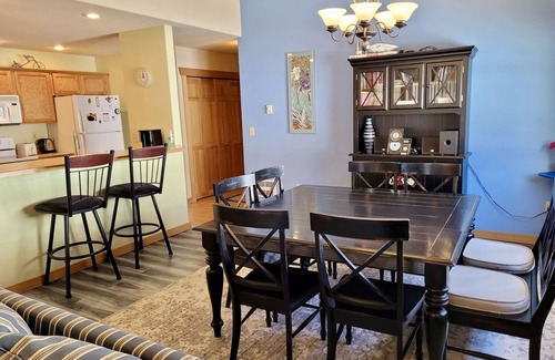 Winthrop Condo | Aurora Borealis-5 Minute Drive to Downtown Winthrop and Ski Trailhead!