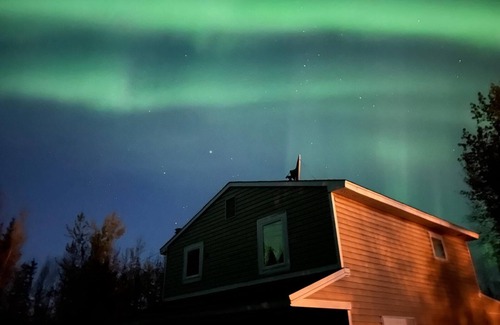 North Pole House | ❄️ Aurora & Cozy Cabin Near Santa | Wildlife Private Backyard