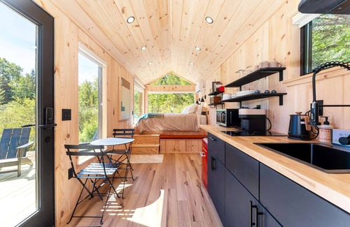 Sullivan Cabin | Aurora Nook-Cabin w/Shower & Queen Bed