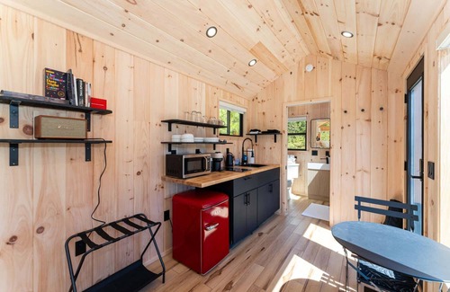 Sullivan Cabin | Aurora Nook-Cabin w/Shower & Queen Bed