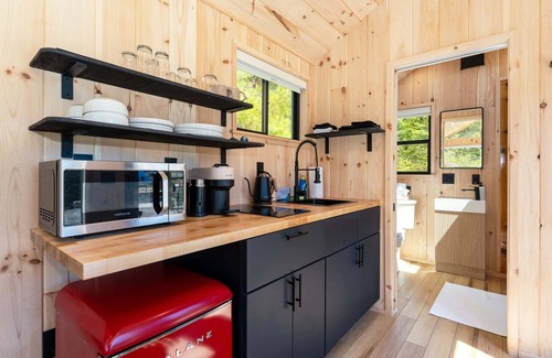 Sullivan Cabin | Aurora Nook-Cabin w/Shower & Queen Bed