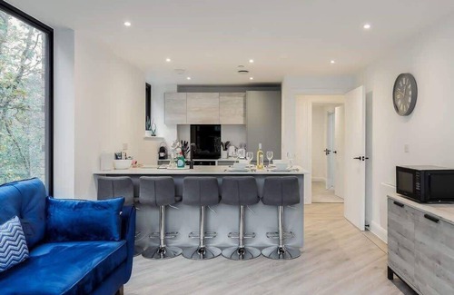 Poole Apartment | Aurora South - Short Walk to Ashley Cross