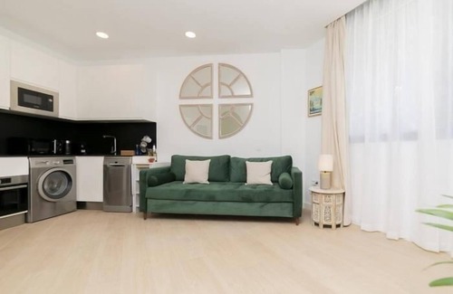Carabanchel Apartment | Aurora Stays by Charming II, Apartment for 4 with free parking